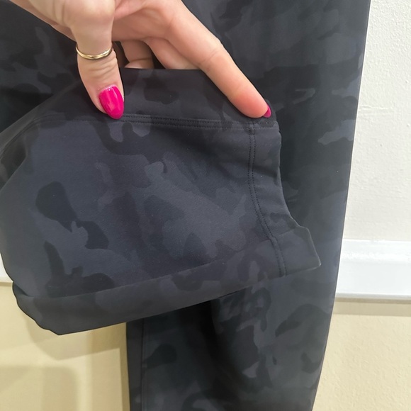 Lululemon Keep Moving Pants 7/8 - Picture 5 of 7